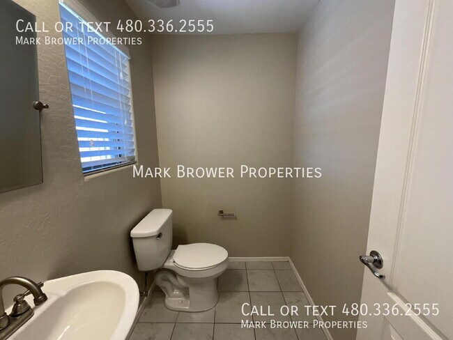 Building Photo - 2751 E Bart St