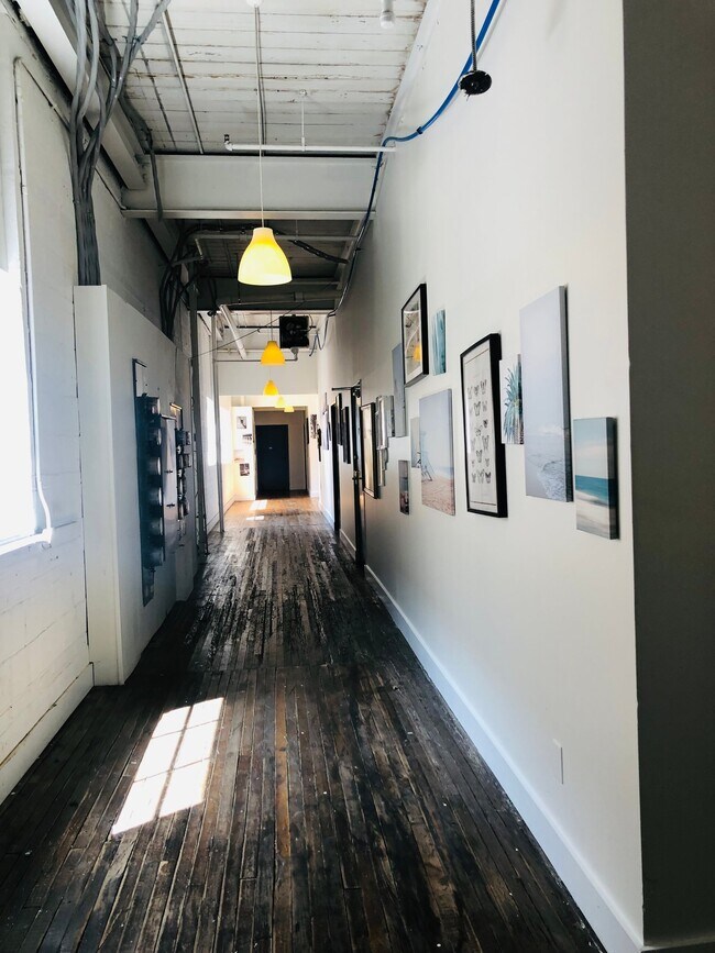 Building Photo - 1501 Kemper St