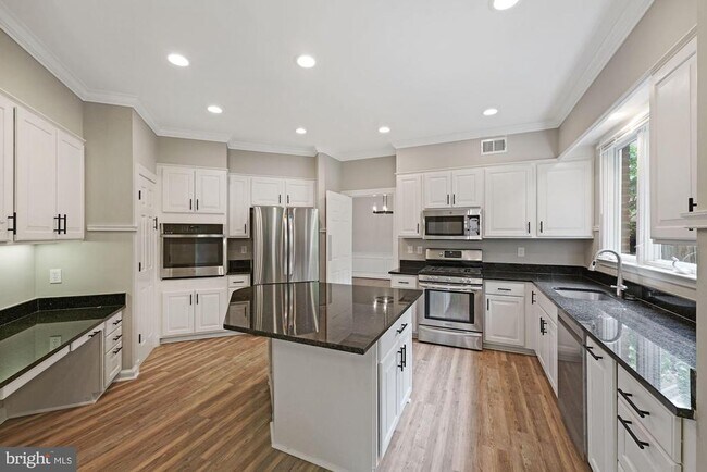 Building Photo - 5108 Warren Pl NW