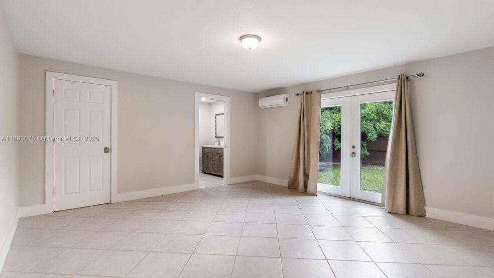 Building Photo - 740 Beachwood Ln