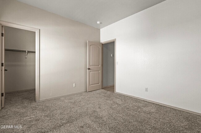 Building Photo - 3143 Hidden Creek Dr
