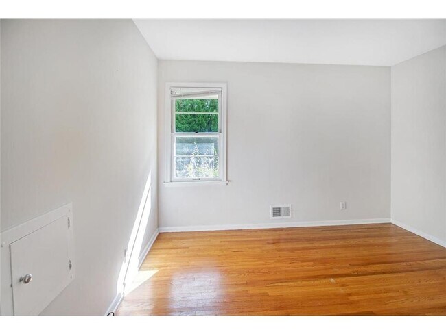 Building Photo - 3829 Ewing Ave S