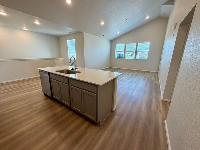 Building Photo - 2120 Falling Leaf Dr