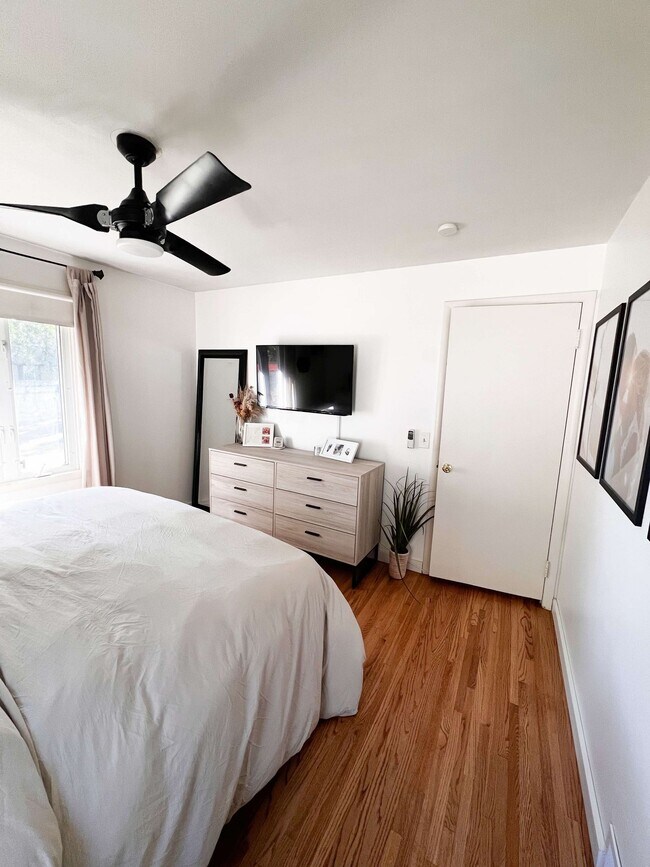 Bed 1 - 8434 Colfax Ave S