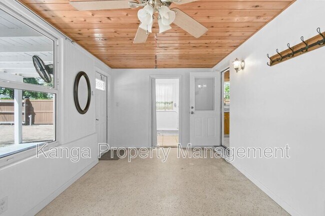 Building Photo - 244 Greymon Dr
