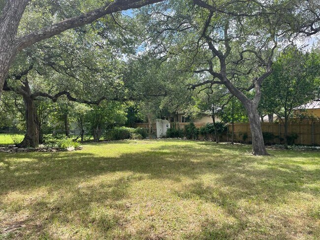 Building Photo - 13504 Lois Ln