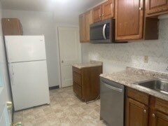 Building Photo - 627 S Ann St