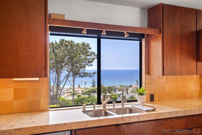 Building Photo - 8496 Westway Dr