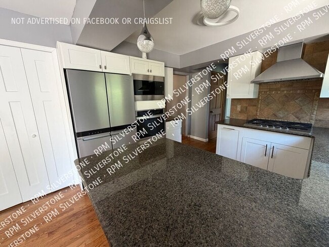 Building Photo - 869 Timberline Dr