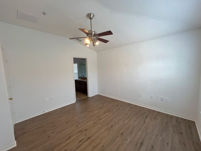 Building Photo - 6410 S Goldenrod Rd