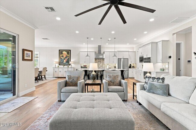 Building Photo - 1118 E Paseo Way
