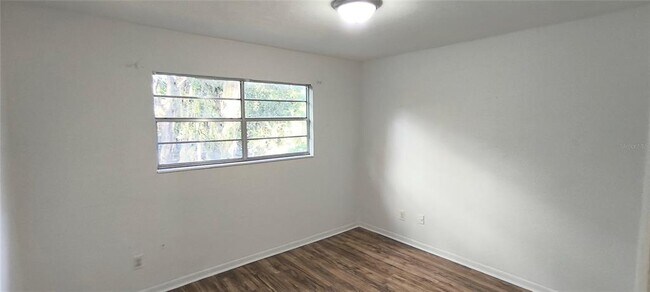 Building Photo - 2640 SW 31st Pl