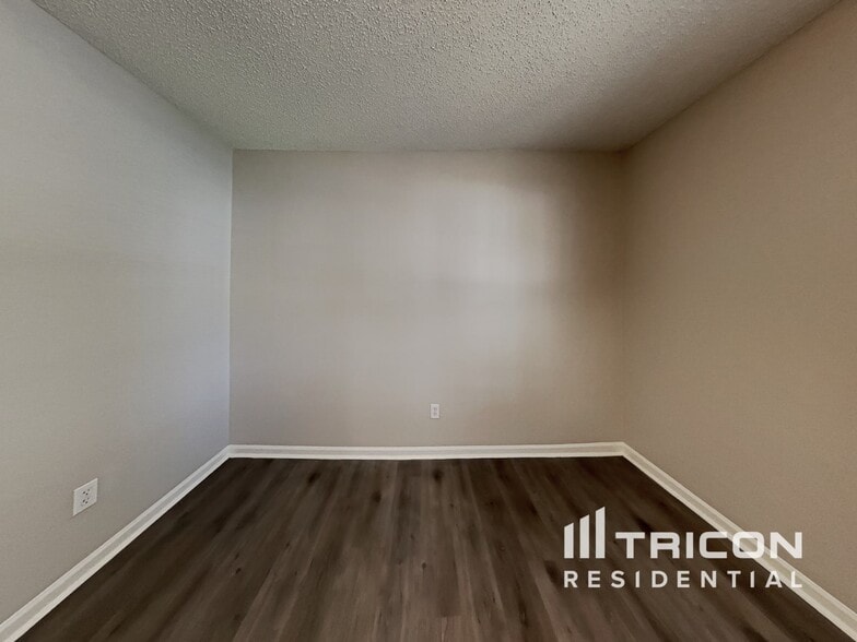 Building Photo - 2916 Westwinds Ct