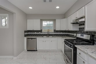 Building Photo - 5635 Belarbor St