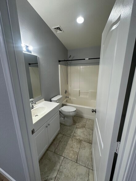 Building Photo - 17610 N 17th Pl