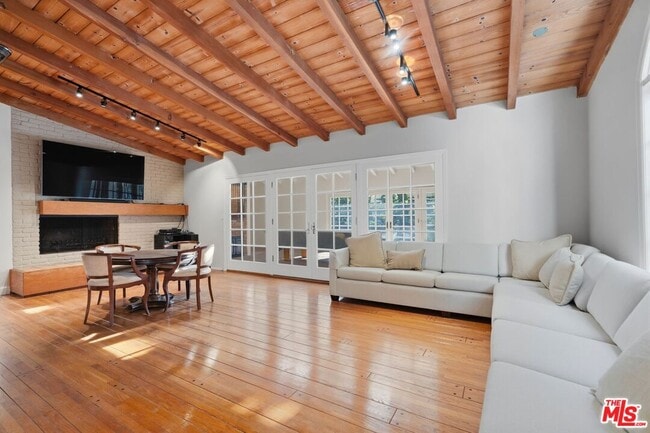 Building Photo - 510 Toyopa Dr