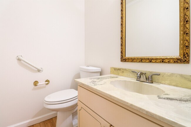 Building Photo - 6332 Chevy Chase Dr