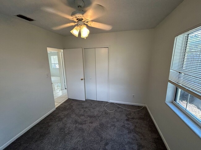 Building Photo - Cute Home in Saint Pete with a  Large Fenc...