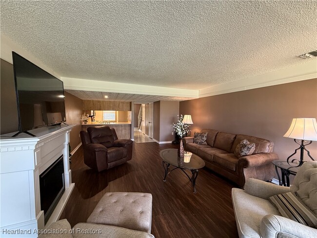 Building Photo - 3843 Edgewater Dr