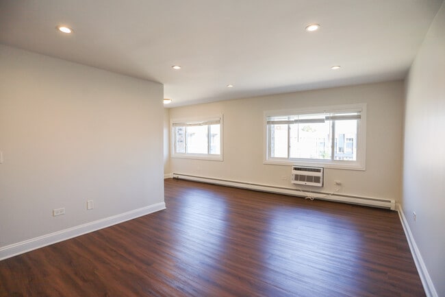 Building Photo - 8651 W Foster Ave