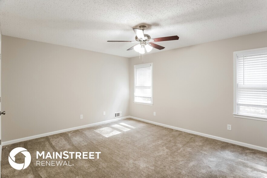 Building Photo - 300 Ladora Dr