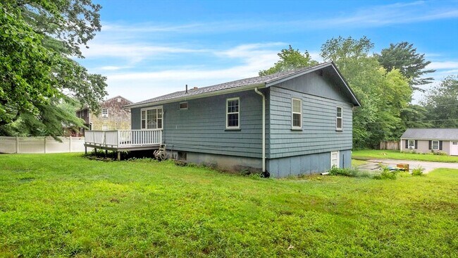 Building Photo - 73 Summit Dr