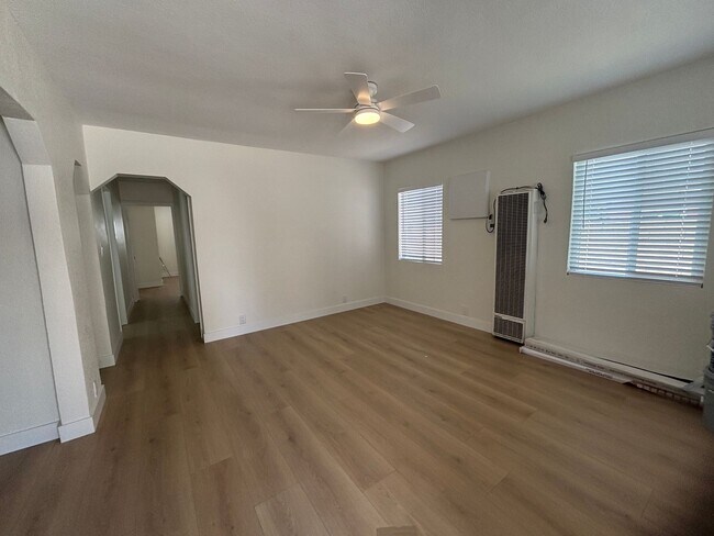 Building Photo - Remodeled 3 bedroom 2 bath Single Story Ho...