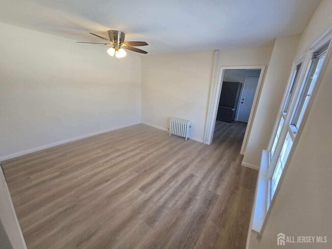 Building Photo - 633 Linden Ave