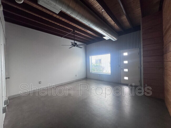 Building Photo - 2121 W Hayward Ave