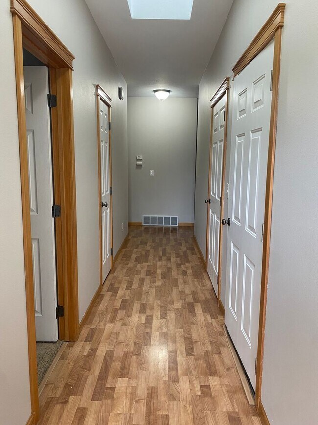 Building Photo - 512