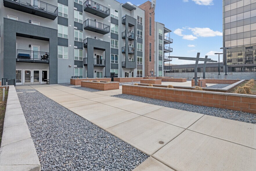 Building Photo - 350 S 200 E