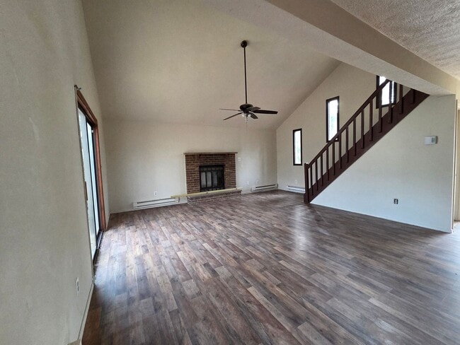 Building Photo - Welcome to this charming 3-bedroom, 2-bathroom home located in the scenic Tobyhanna, PA.