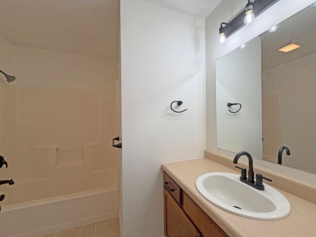 Building Photo - 4835/4837 S Glenn Duplex