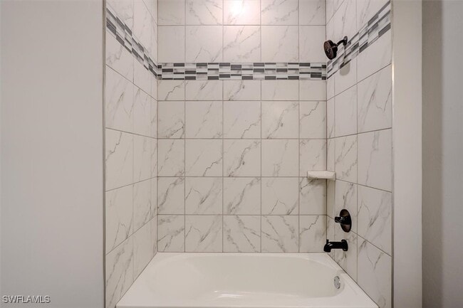 Building Photo - 428 SW 28th Pl