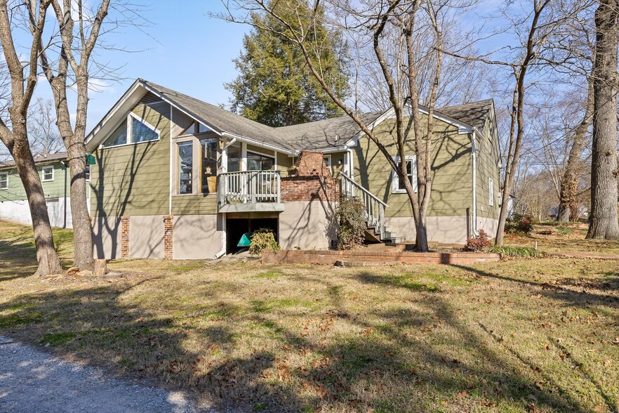 Building Photo - 844 Linden Hall Rd