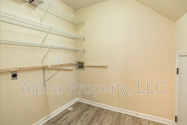 Building Photo - 209 Birchleaf Ln