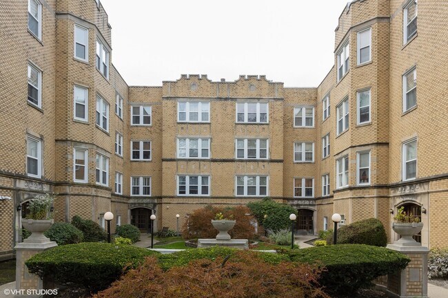Primary Photo - 6316 N Richmond St