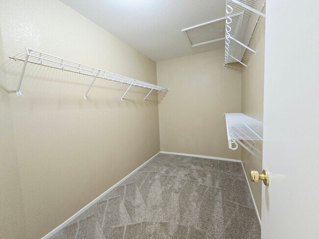 Building Photo - ACCEPTS SECTION 8 - BEAUTIFUL MUST SEE 3BD/2BA IN SOUTHWEST