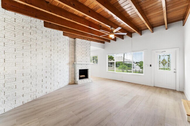 Building Photo - 7531 Edgewater Cir