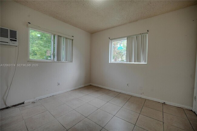 Building Photo - 715 N 58th Ave