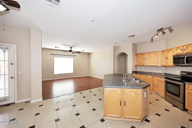 Building Photo - 14833 W Charter Oak Rd