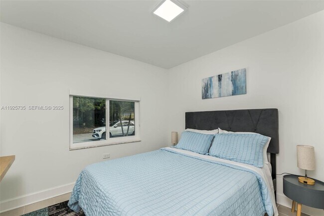 Building Photo - 260 NE 46th St