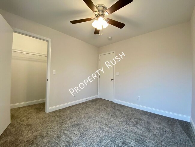 Building Photo - 144 Signal Hills Dr