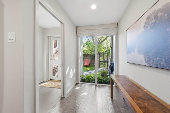 Building Photo - 2310 Steel St