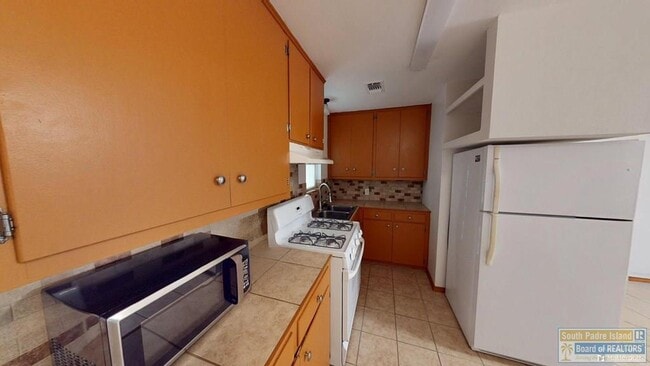 Building Photo - 427 David Cuervo St