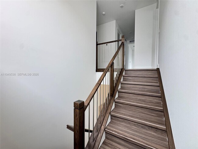 Building Photo - 19670 NE 14th Ct