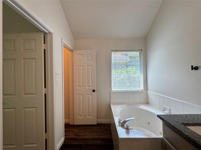 Building Photo - 5615 Taylorcrest Dr