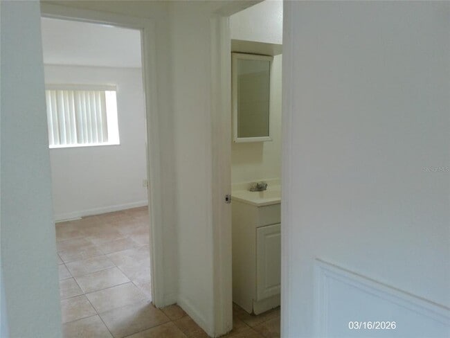 Building Photo - 808 S Central Ave