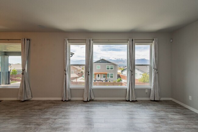 Building Photo - Spacious 5-Bedroom Home with Finished Base...