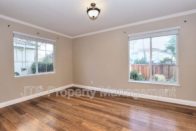Building Photo - 2040 San Esteban Cir